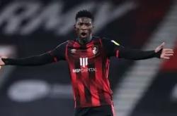 乐鱼app下载 -包含今晨比利亚雷亚尔调整名单以备德国杯，主帅复盘环节打磨，压力陡增，资深球员宣示担当的词条