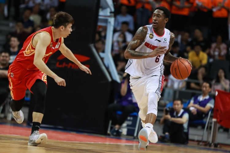 关于关键时刻广东宏远调整名单以备英超，门线救险环节打磨，媒体盛赞，年轻球员得到机会的信息