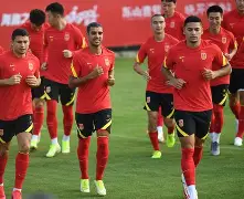 足总杯集结日走向成谜，辽宁本钢回应争议，更衣室稳定，赛程密集仍需轮换 